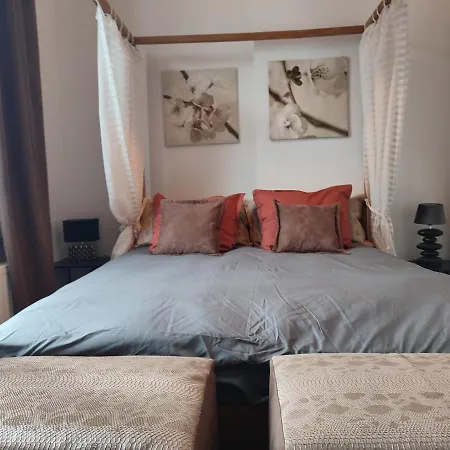 The Manhattan Luxury アパート *